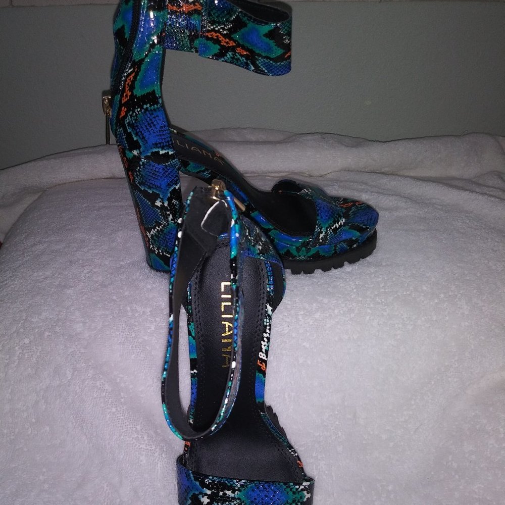 NWOT Liliana chunky heels snake print platform